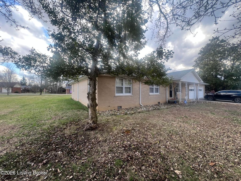 Photo of 318 Sequoia Dr, Leitchfield, KY 42754 (MLS # 1710780)