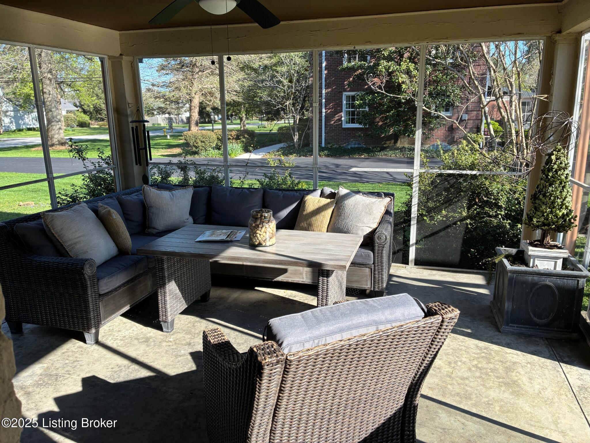 120 Blankenbaker Ln, Louisville, Kentucky image 29
