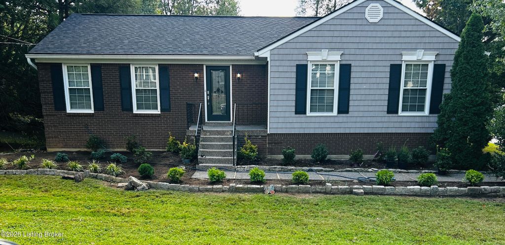 Photo of 1004 Harmony Ln, Goshen, KY 40026 (MLS # 1709456)