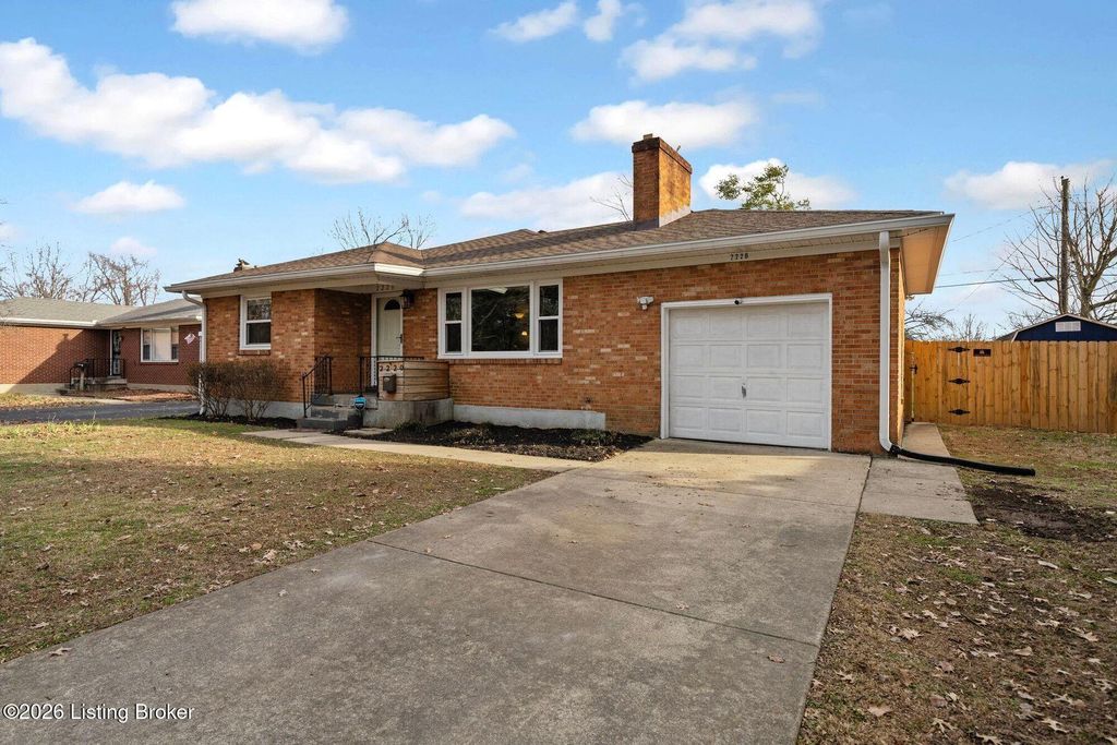 Photo of 2220 Paris Dr, Louisville, KY 40218 (MLS # 1706179)