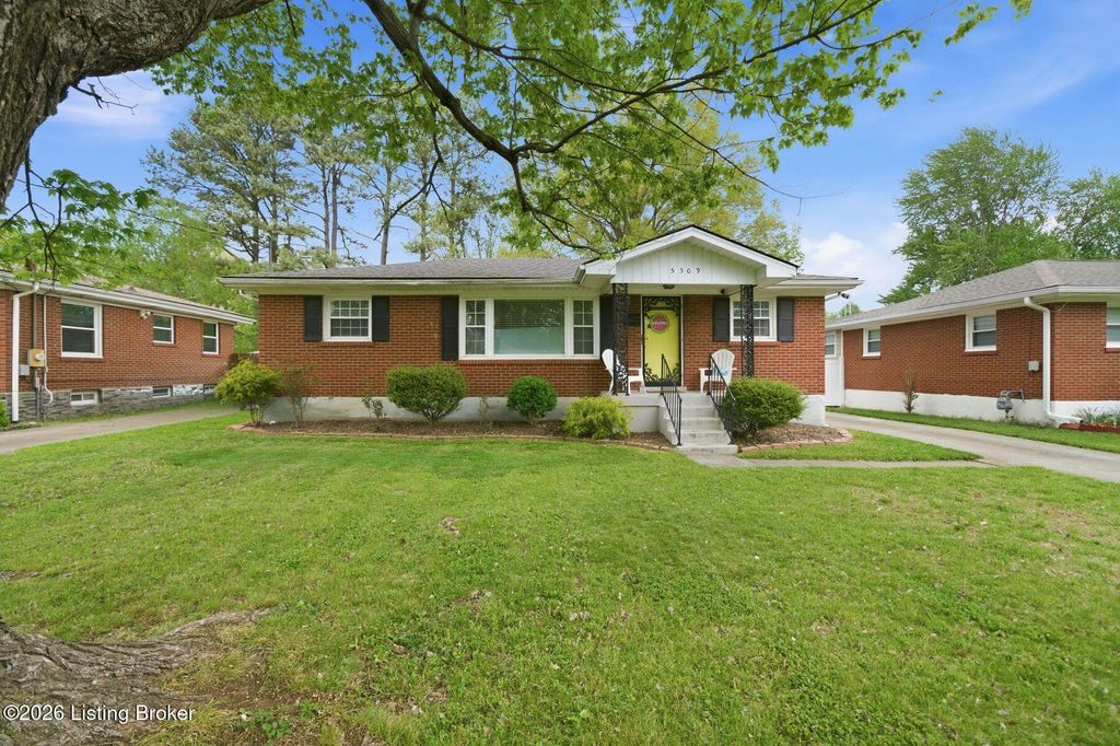 Photo of 5509 Shorewood Dr, Louisville, KY 40214 (MLS # 1724031)