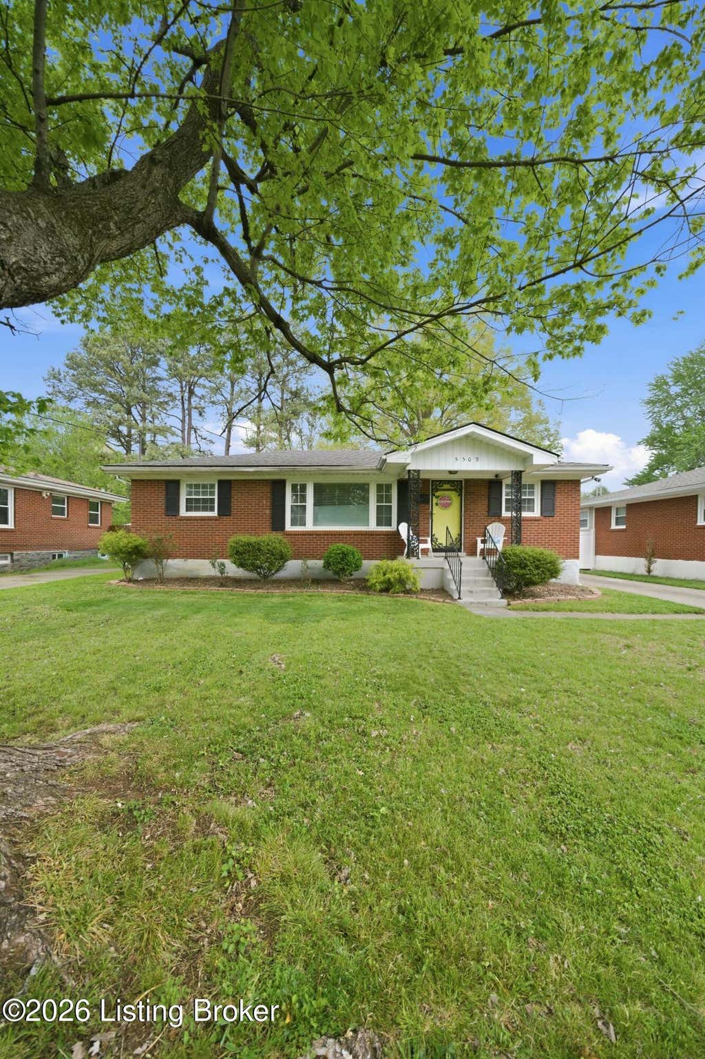 Photo of 5509 Shorewood Dr, Louisville, KY 40214 (MLS # 1724031)