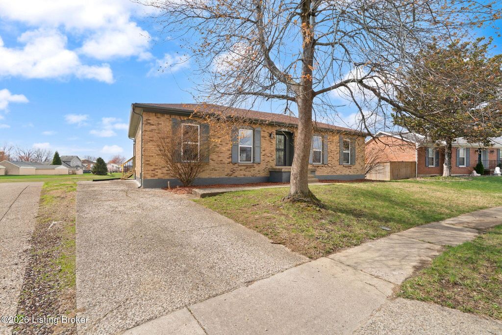 Photo of 4506 Starks Dr, Louisville, KY 40218 (MLS # 1711196)