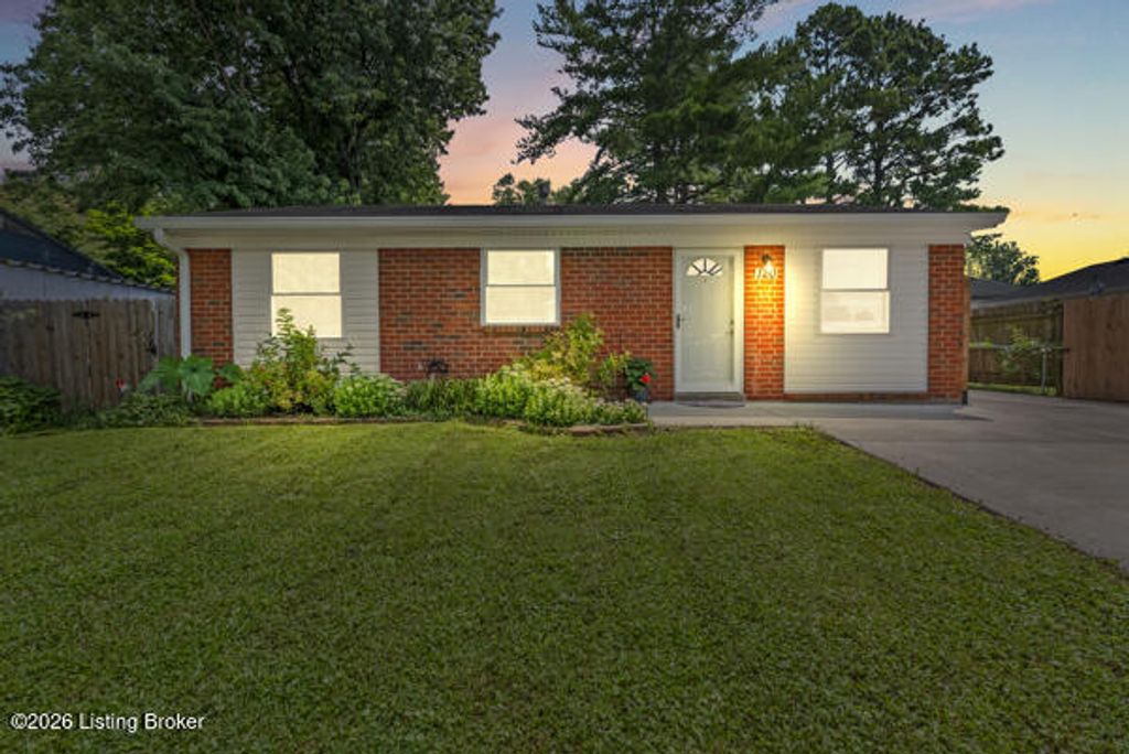 Photo of 120 Linkwood Ct, Louisville, KY 40229 (MLS # 1722217)