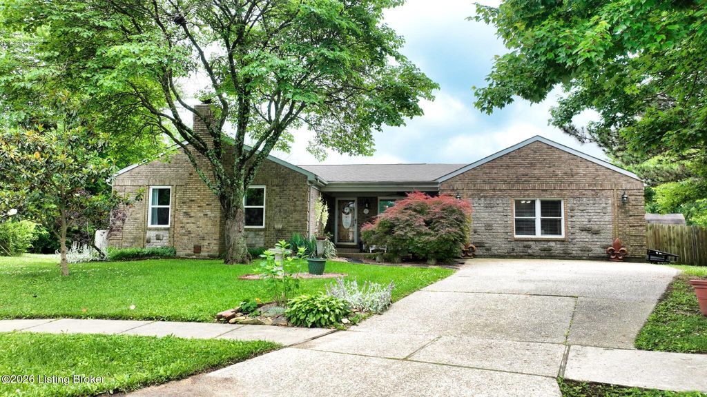 Photo of 4714 Ridgeway Ct, Louisville, KY 40229 (MLS # 1718802)