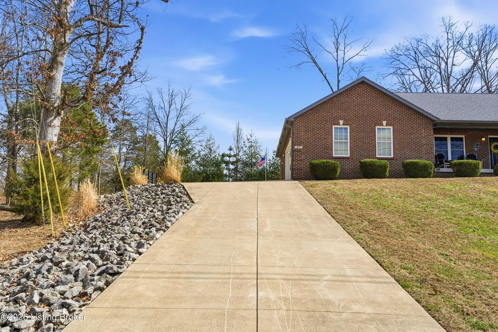 Photo of 87 Glenn Eagle Rd, Brandenburg, KY 40108 (MLS # 1710494)