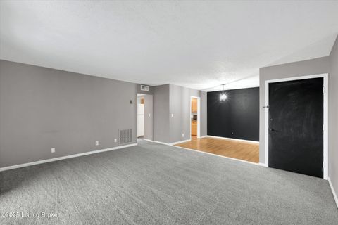 Photo of 2 Dupont Way #7, Louisville, KY 40207 (MLS # 1705521)