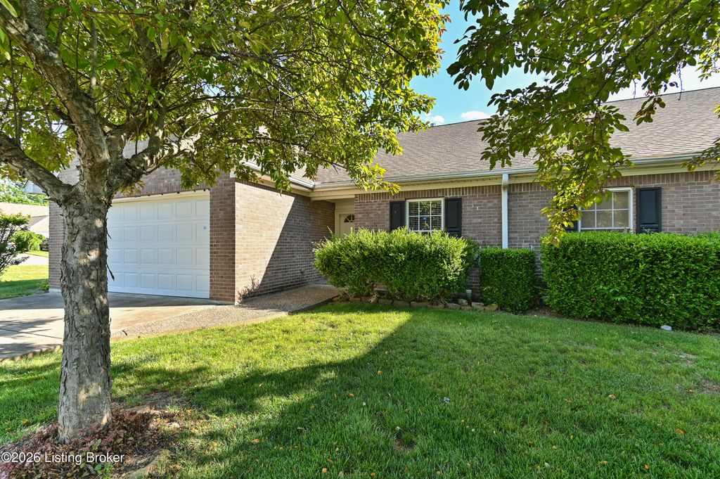 Photo of 12494 Spring Trace Ct, Louisville, KY 40229 (MLS # 1705917)