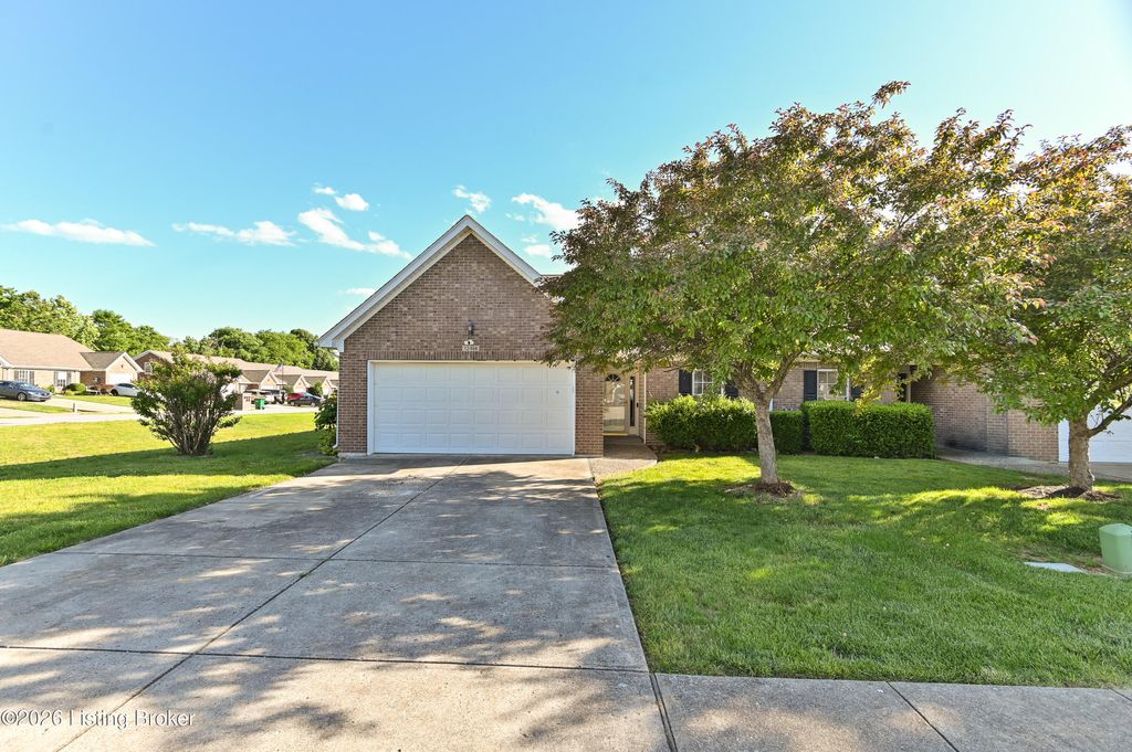 Photo of 12494 Spring Trace Ct, Louisville, KY 40229 (MLS # 1705917)