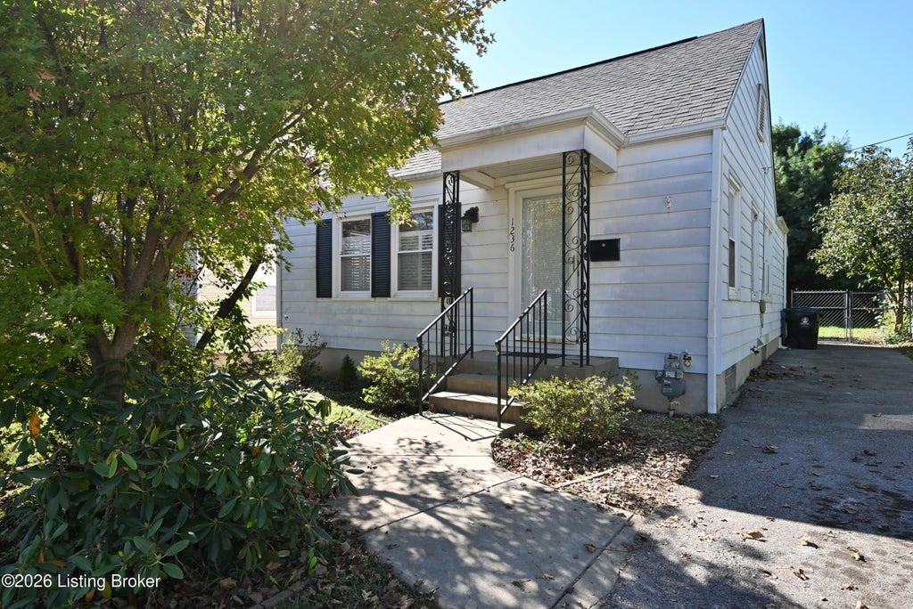 Photo of 1236 Milton St, Louisville, KY 40217 (MLS # 1732782)