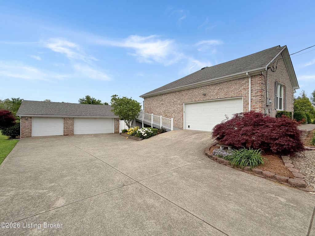 Photo of 314 Stoney Ln, Taylorsville, KY 40071 (MLS # 1715819)