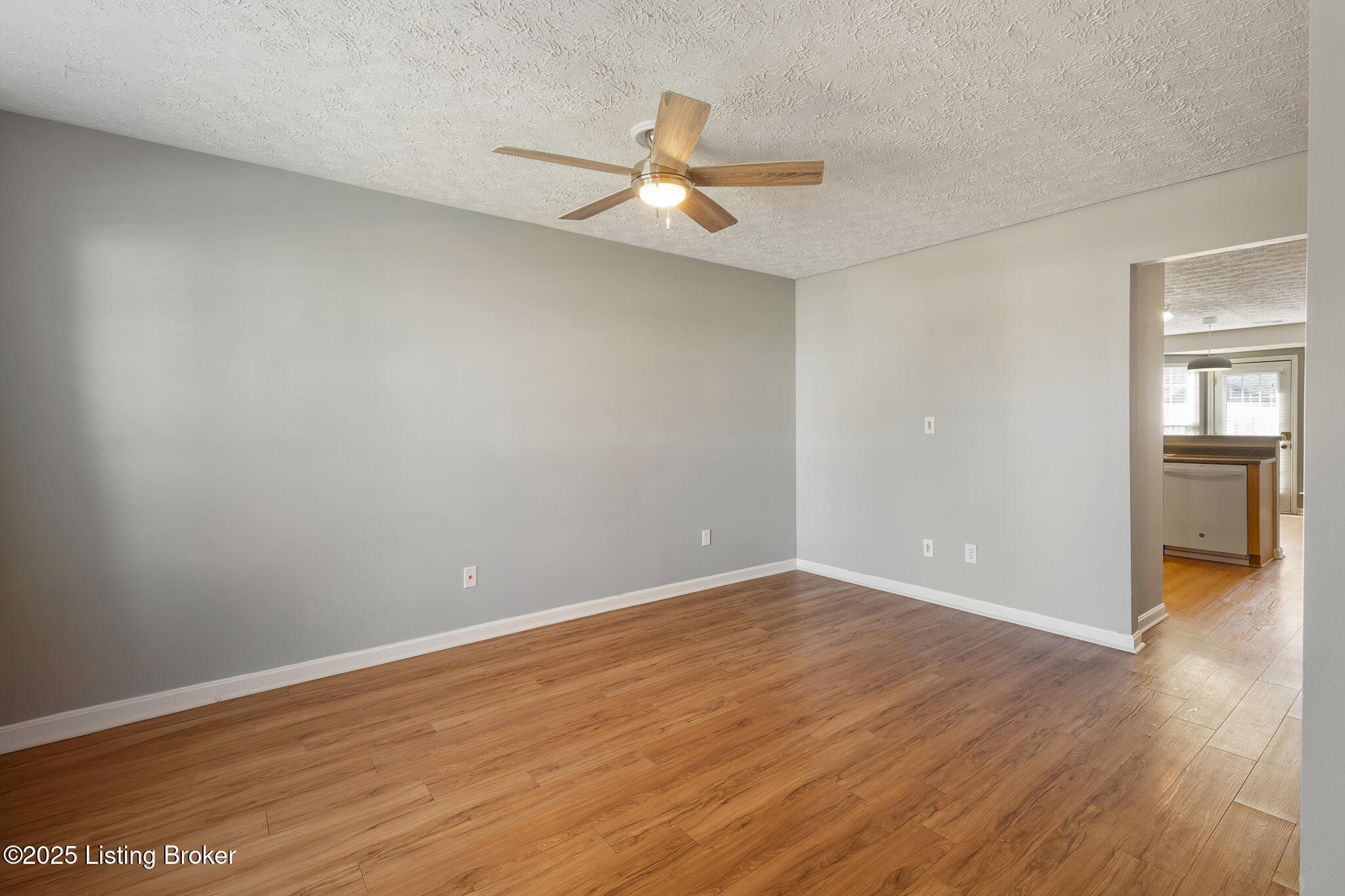 219 Charlton Wynde Dr, Louisville, Kentucky image 5