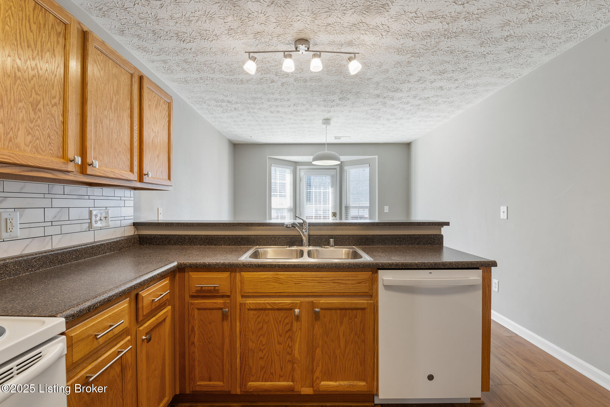 219 Charlton Wynde Dr, Louisville, Kentucky image 12