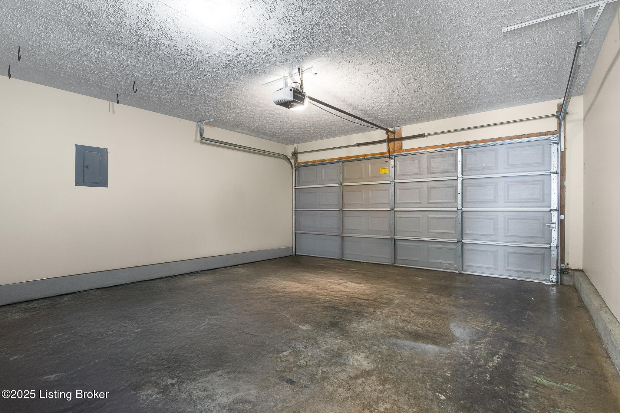 219 Charlton Wynde Dr, Louisville, Kentucky image 35