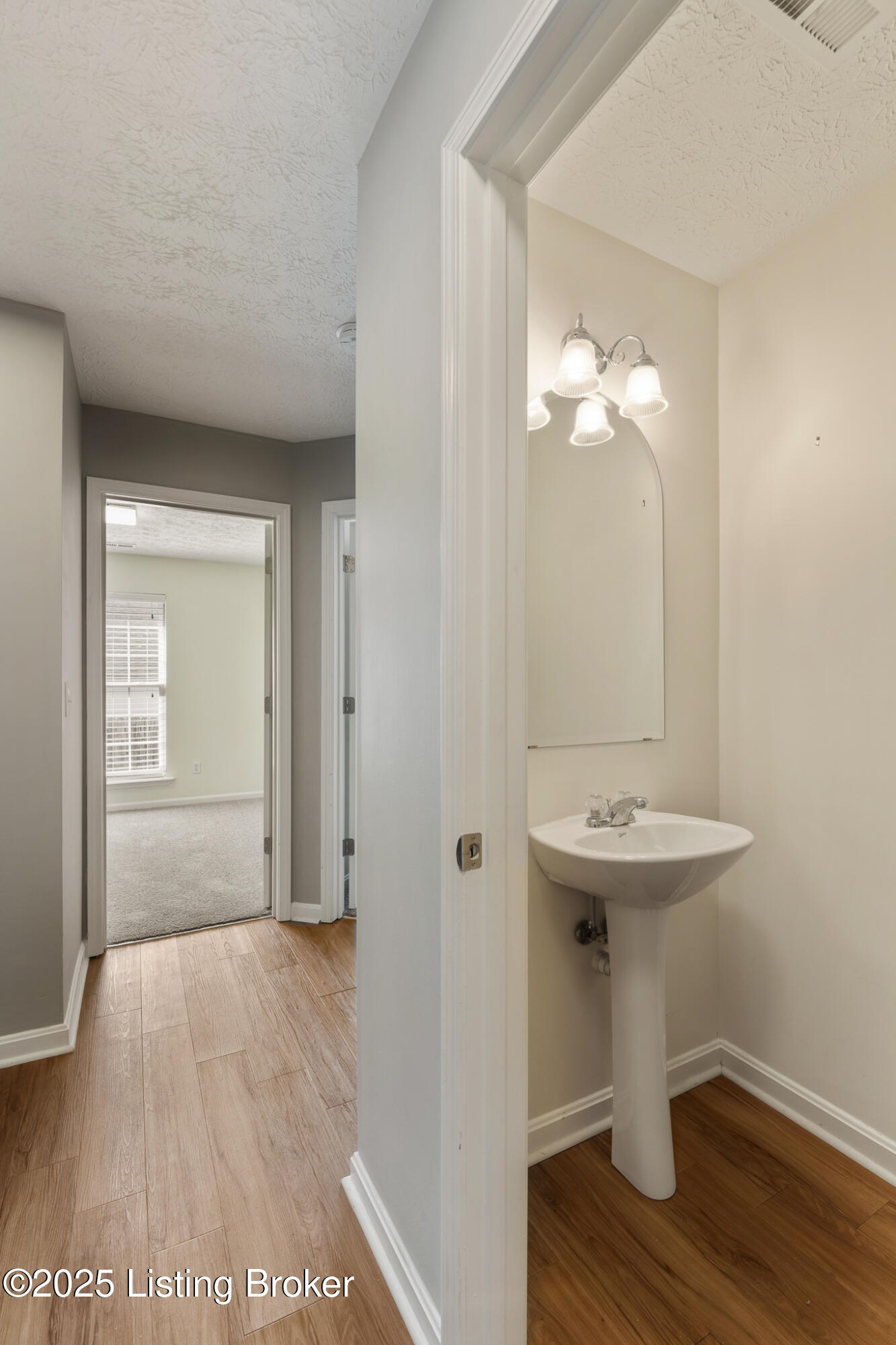 219 Charlton Wynde Dr, Louisville, Kentucky image 20