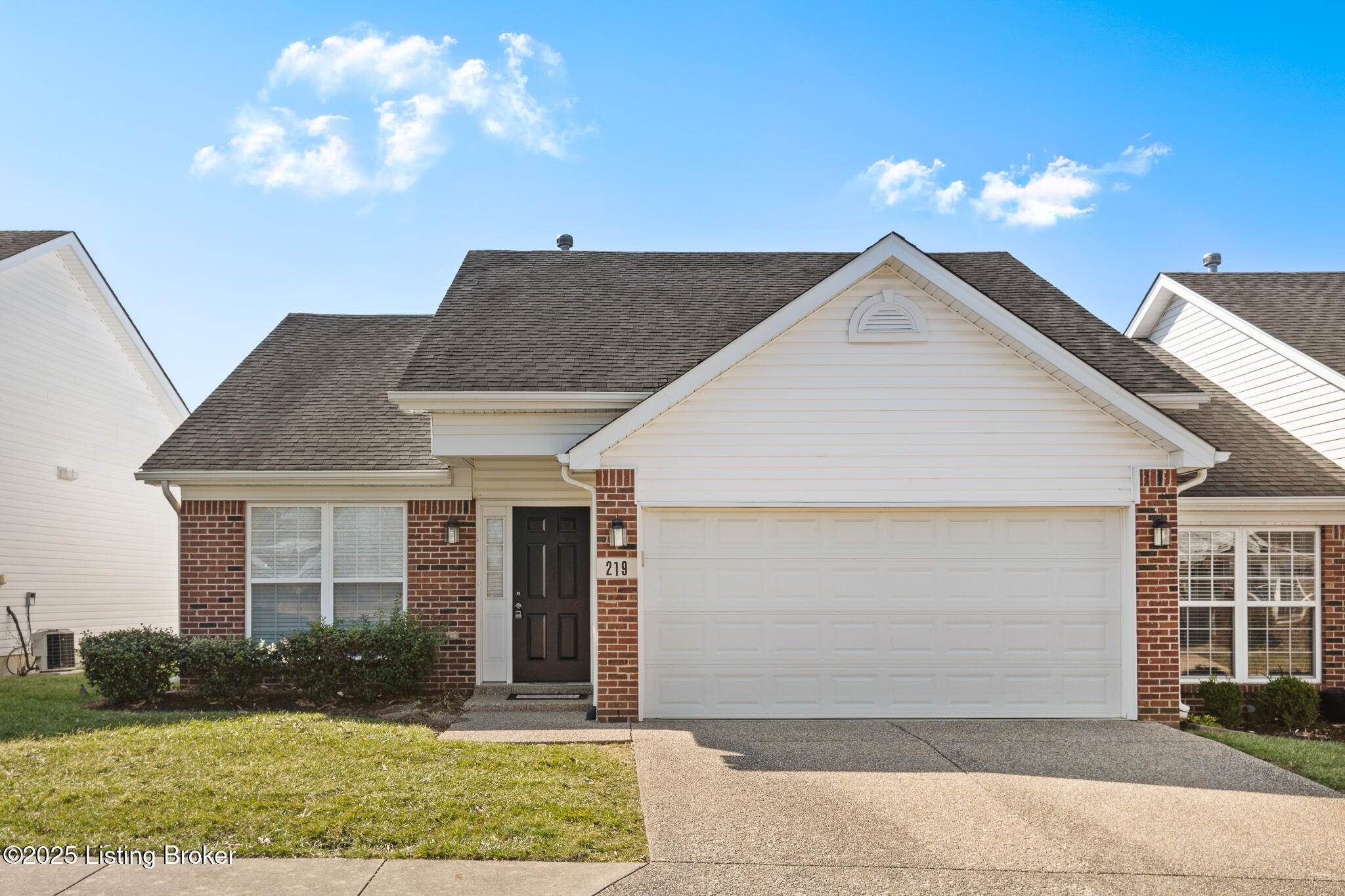219 Charlton Wynde Dr, Louisville, Kentucky image 2
