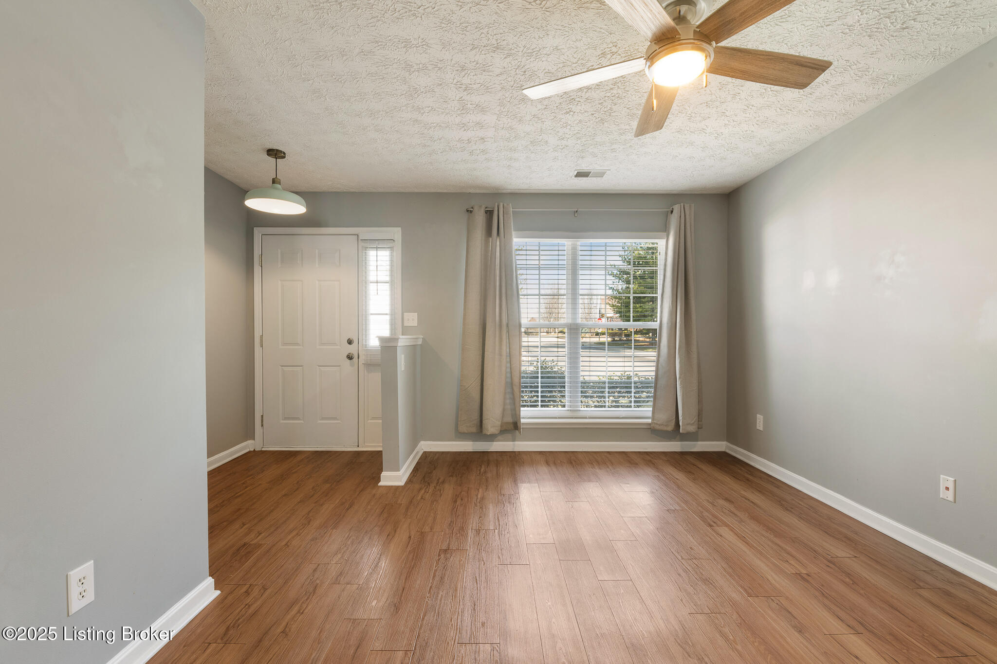 219 Charlton Wynde Dr, Louisville, Kentucky image 7