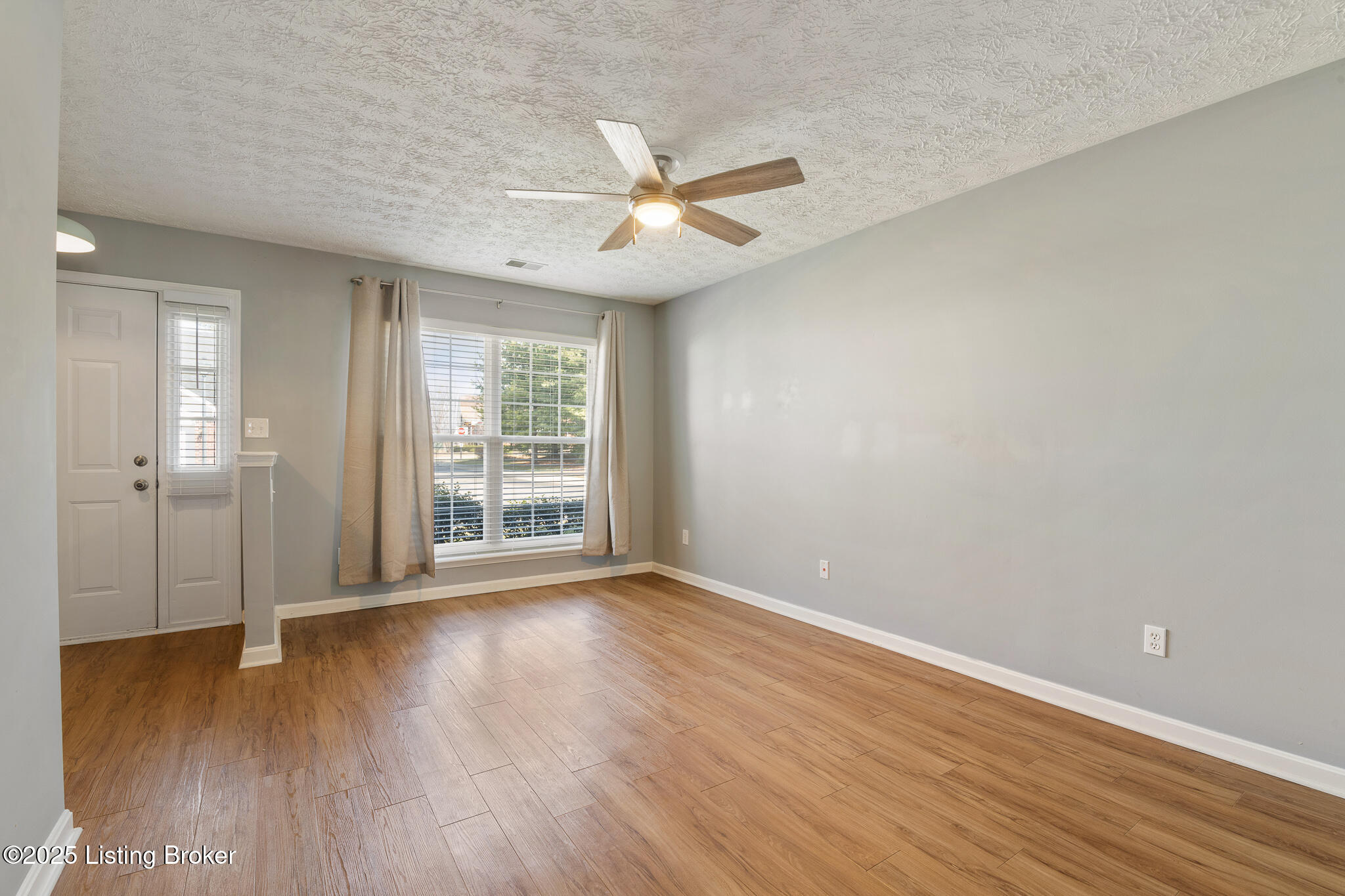 219 Charlton Wynde Dr, Louisville, Kentucky image 3
