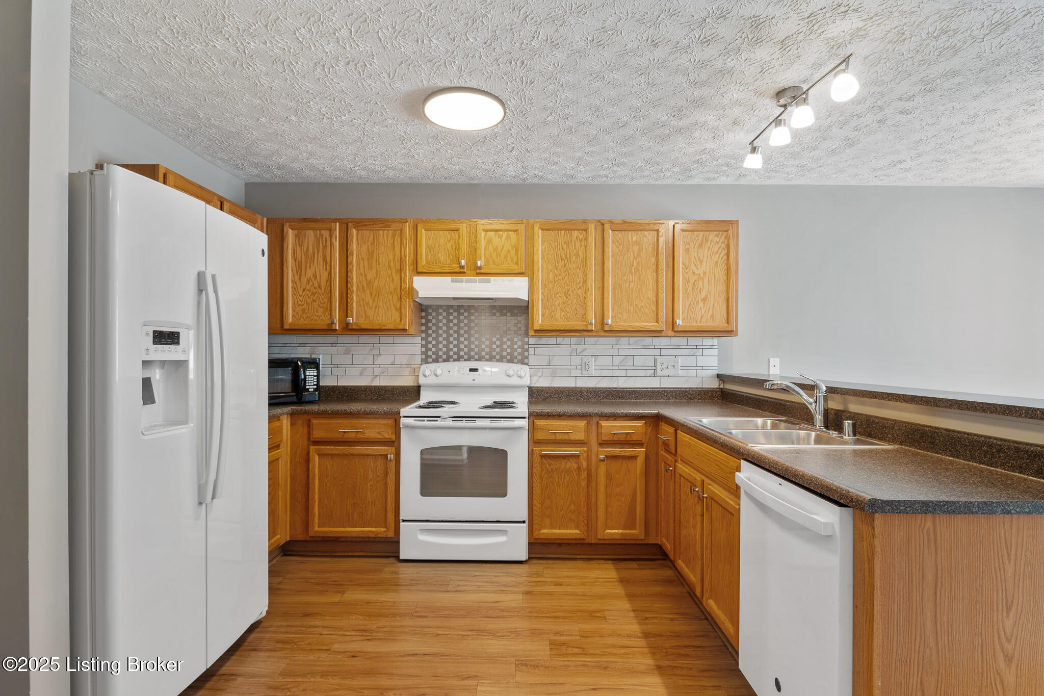 219 Charlton Wynde Dr, Louisville, Kentucky image 11