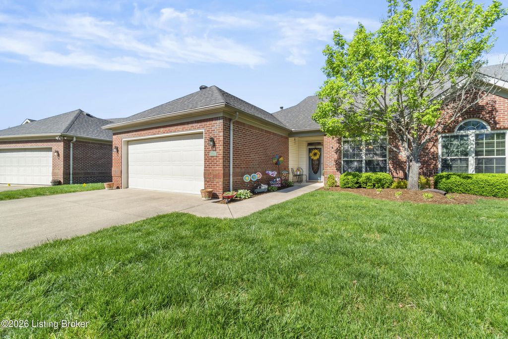 Photo of 1303 Bent Willow Ln, Louisville, KY 40214 (MLS # 1713596)