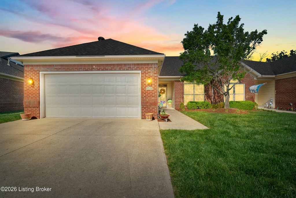 Photo of 1303 Bent Willow Ln, Louisville, KY 40214 (MLS # 1713596)