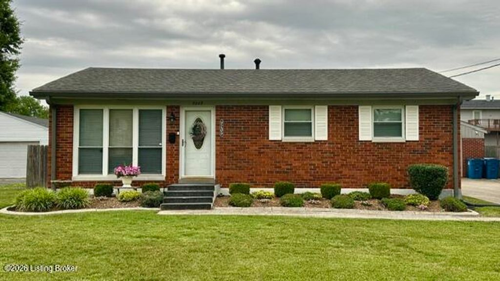 Photo of 9209 Fenmore Ave, Louisville, KY 40272 (MLS # 1718417)