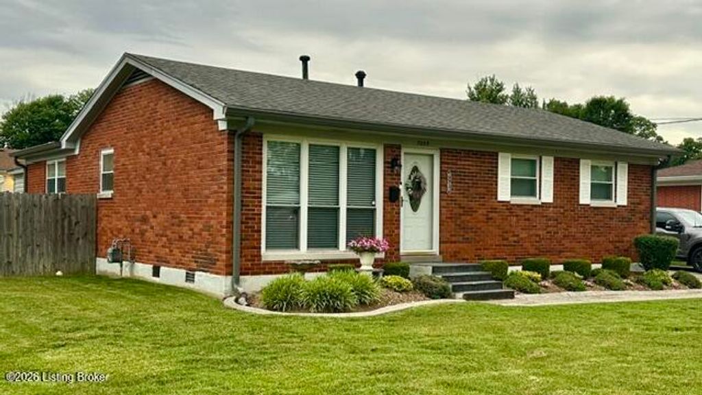 Photo of 9209 Fenmore Ave, Louisville, KY 40272 (MLS # 1718417)