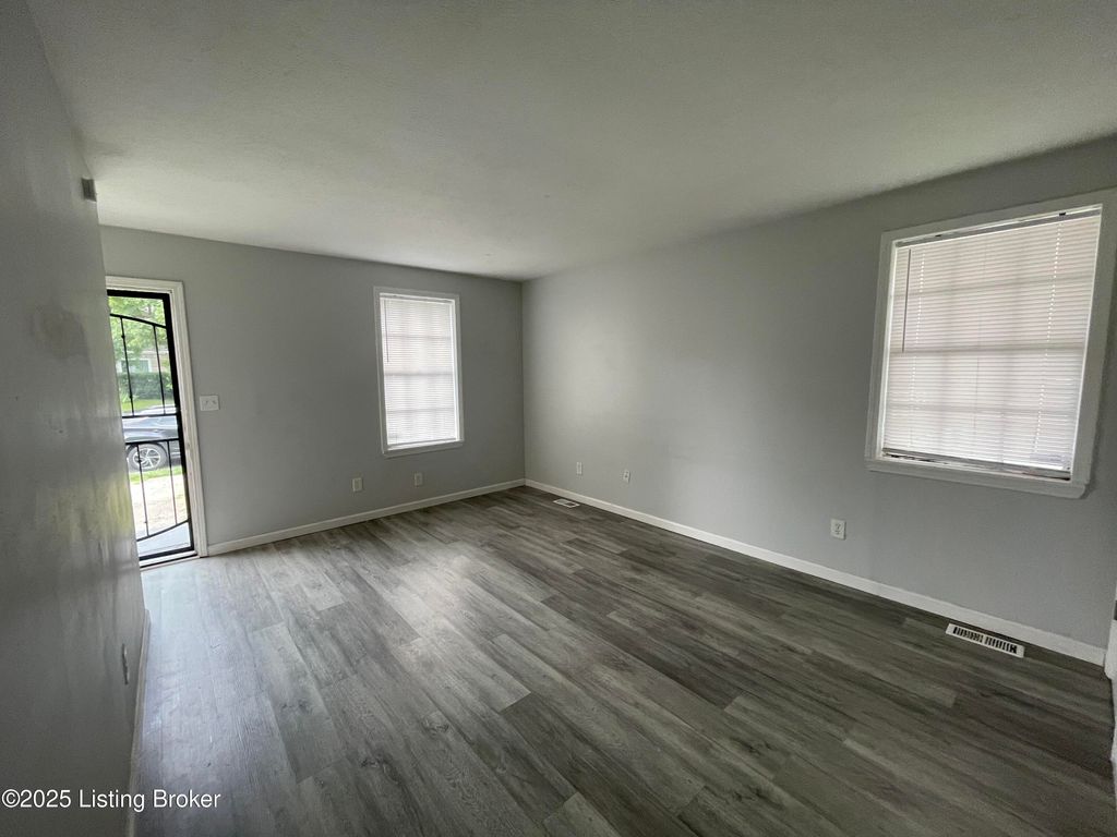 Photo of 3419 Greenwood Ave, Louisville, KY 40211 (MLS # 1706469)