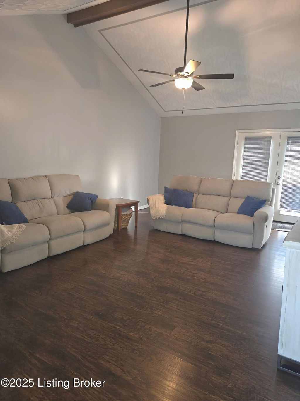 Photo of 220 Tara Cir, Shepherdsville, KY 40165 (MLS # 1710613)