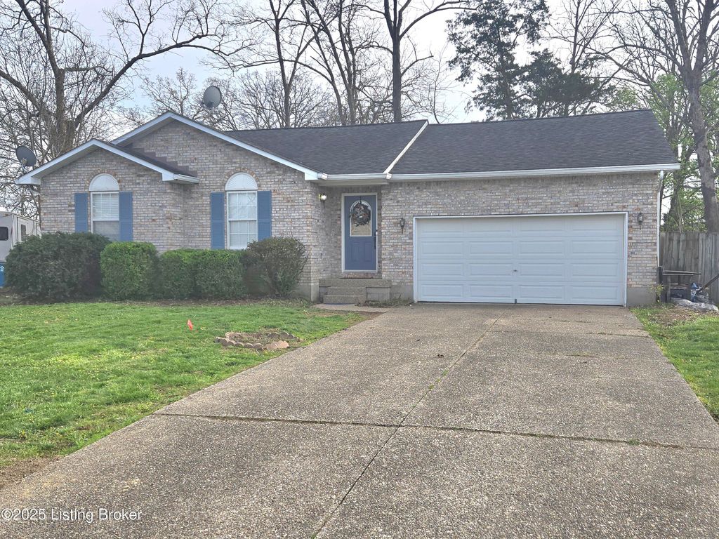 Photo of 220 Tara Cir, Shepherdsville, KY 40165 (MLS # 1710613)