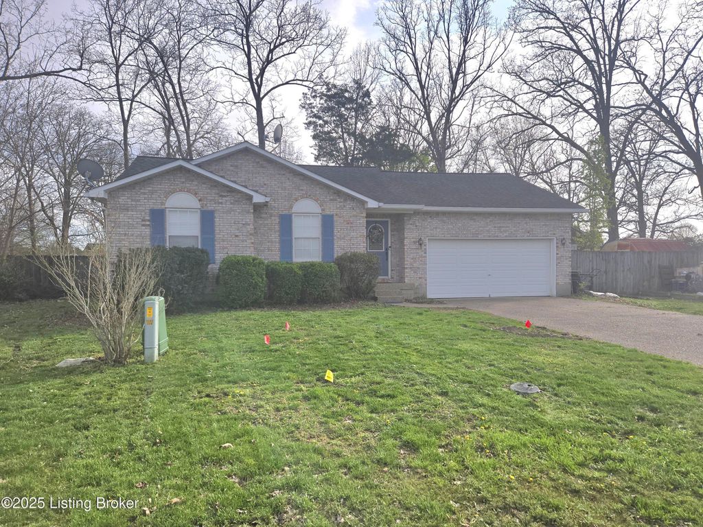 Photo of 220 Tara Cir, Shepherdsville, KY 40165 (MLS # 1710613)