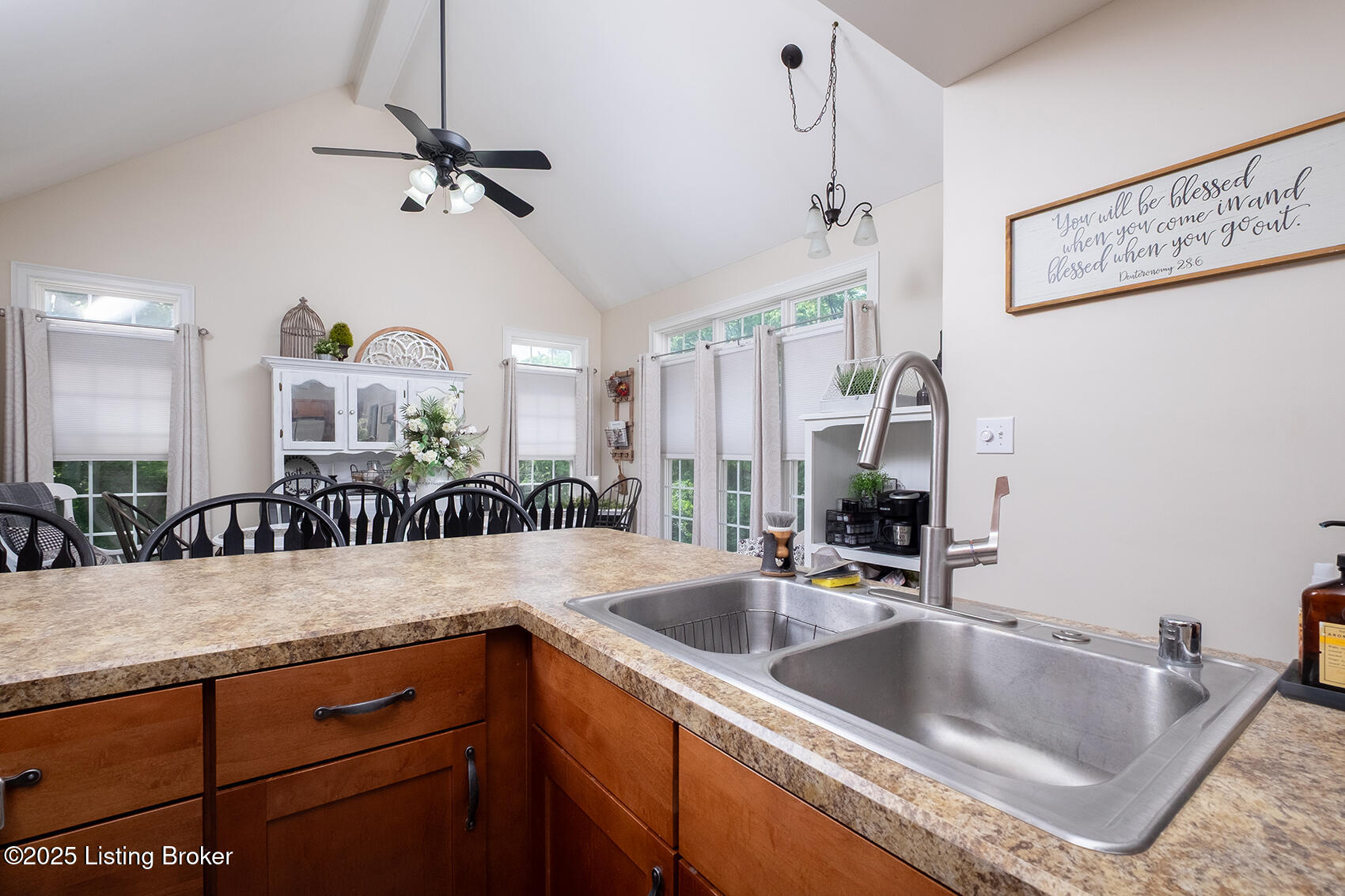 1408 Grandview Ct, La Grange, Pennsylvania image 13