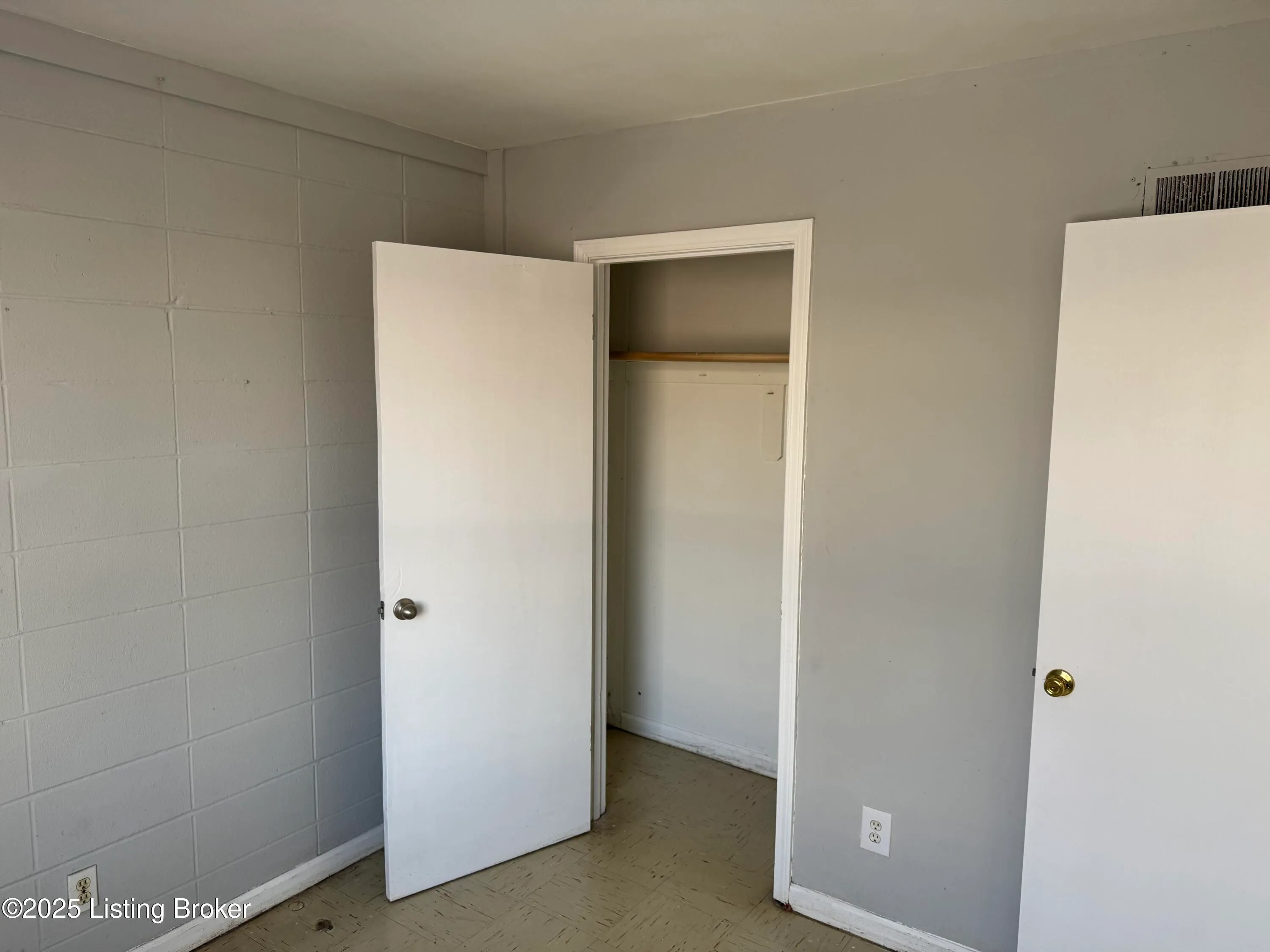 Shelbyville, Kentucky 40065, United States, 1 Bedroom Bedrooms, ,1 BathroomBathrooms,Residential,Active,95694