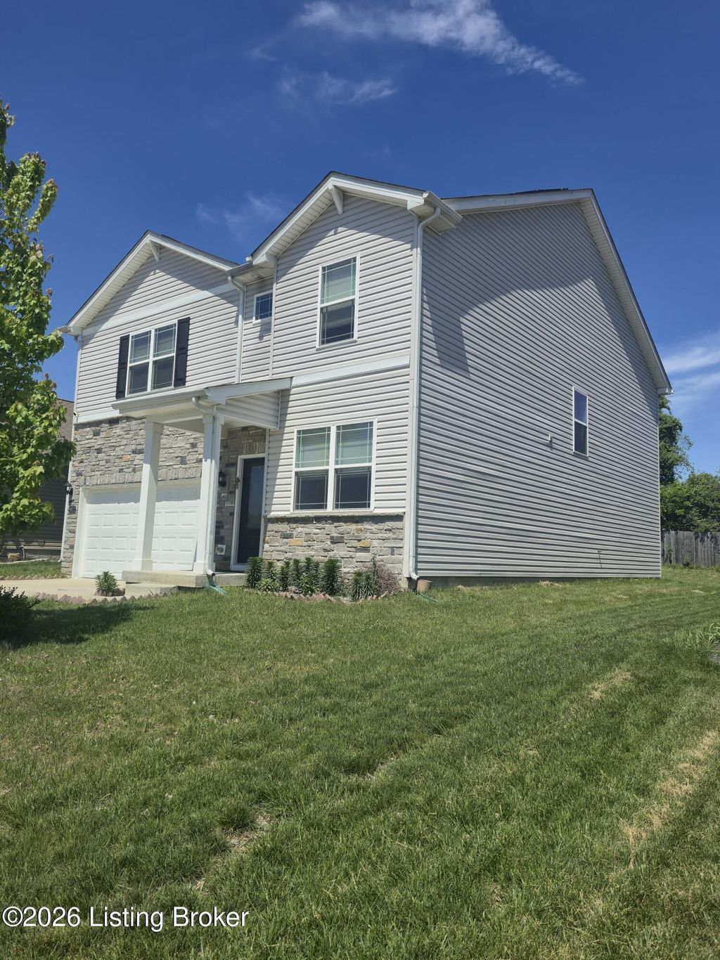 Photo of 8017 Cedar Meadows Ln, Louisville, KY 40229 (MLS # 1715479)