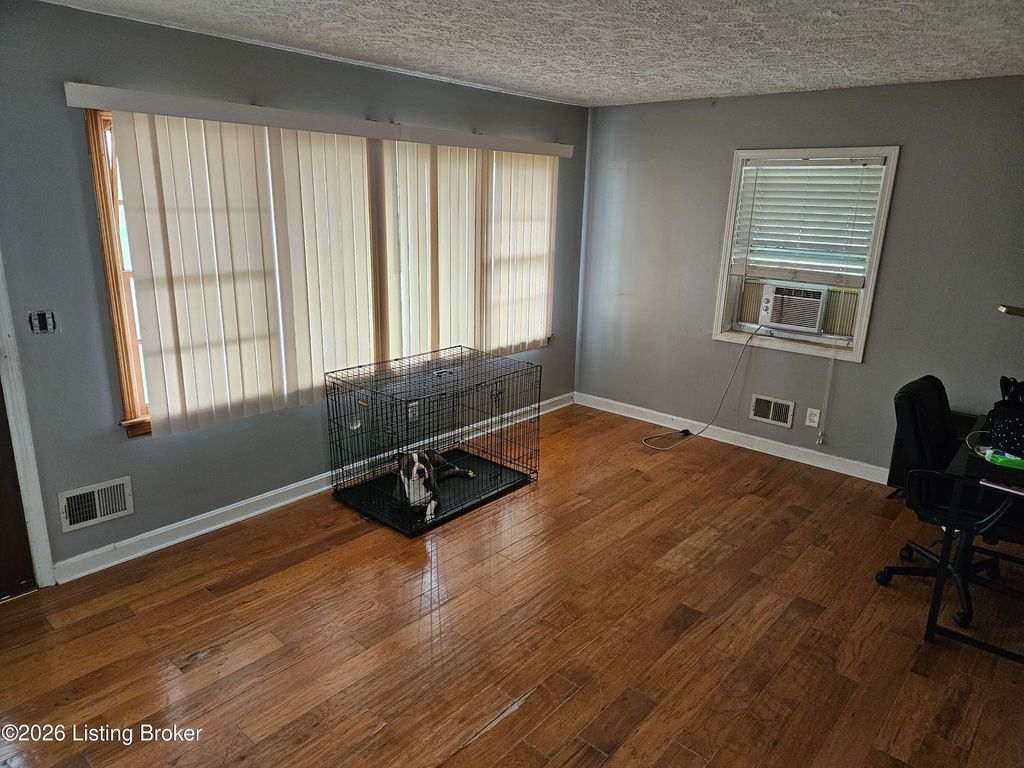 Photo of 4700 Zilma Dr, Louisville, KY 40216 (MLS # 1711110)