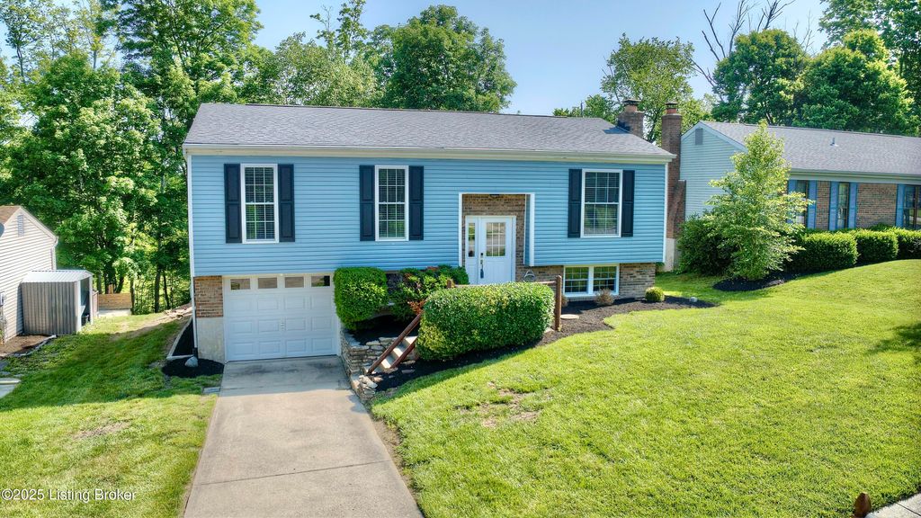 Photo of 6174 Ridgewood Ct, Florence, KY 41042 (MLS # 1706016)