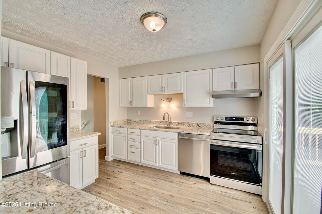 Photo of 6174 Ridgewood Ct, Florence, KY 41042 (MLS # 1706016)