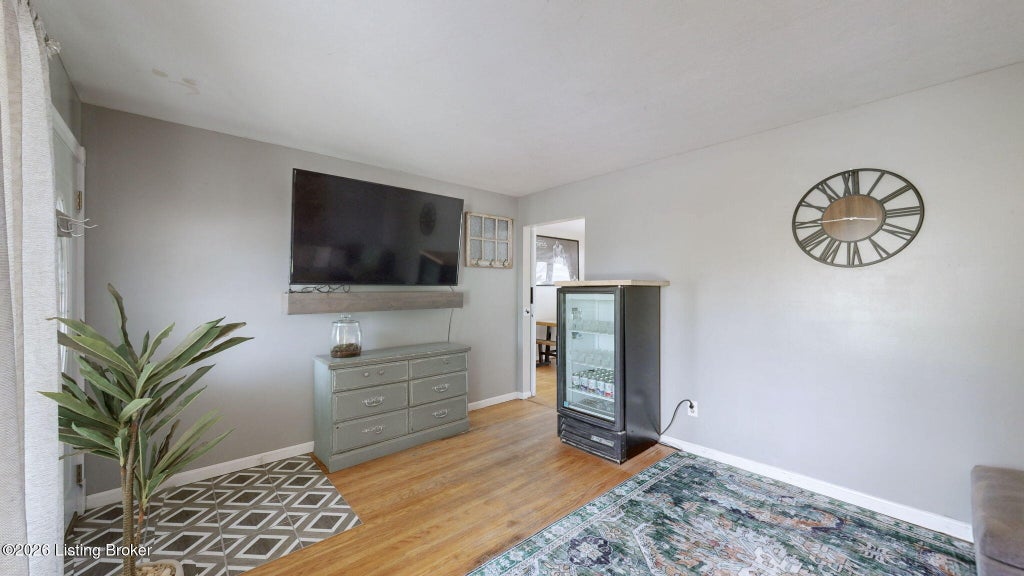 Photo of 8504 Cotswold Dr, Louisville, KY 40258 (MLS # 1722766)