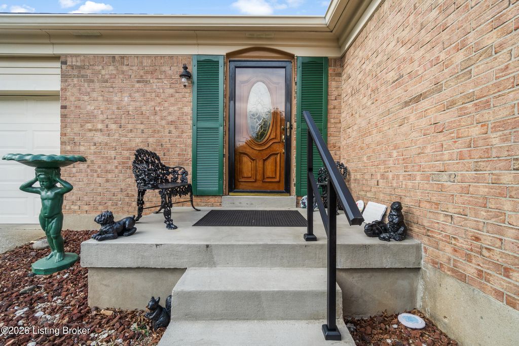 Photo of 406 Bermuda Way, Louisville, KY 40243 (MLS # 1714629)