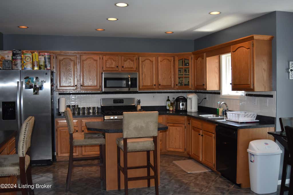 Photo of 3331 Audubon Ridge Dr, Louisville, KY 40213 (MLS # 1727171)