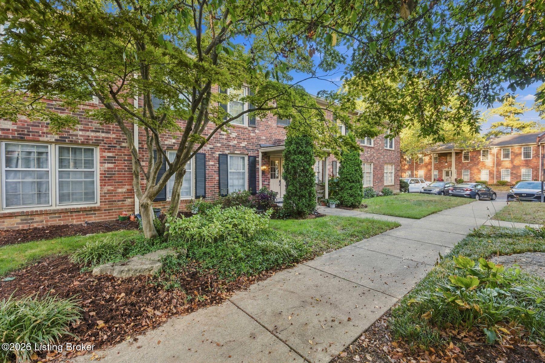 4708 Weybridge Gardens 104