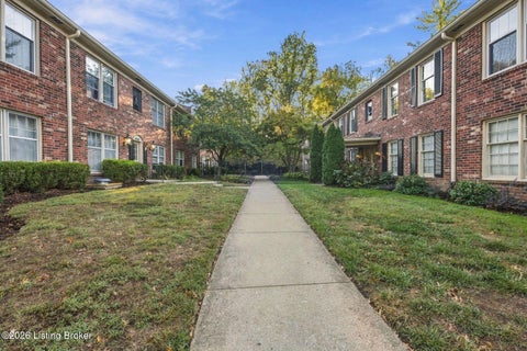 Tiny photo for 4708 Weybridge Gardens #104, Louisville, KY 40207 (MLS # 1730984)