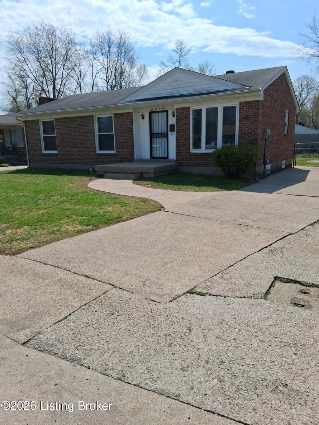 Photo of 5204 Nettie Way, Louisville, KY 40258 (MLS # 1712891)