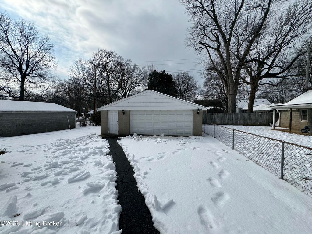 Photo of 3122 Plover Rd, Louisville, KY 40213 (MLS # 1709252)