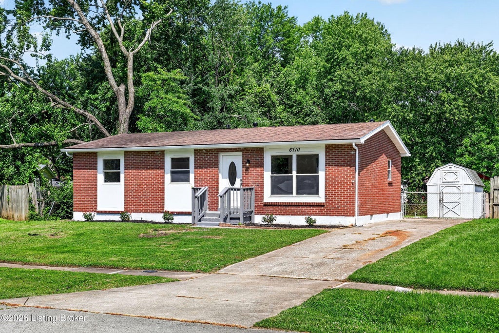 Photo of 6710 Stana Dr, Louisville, KY 40258 (MLS # 1722422)