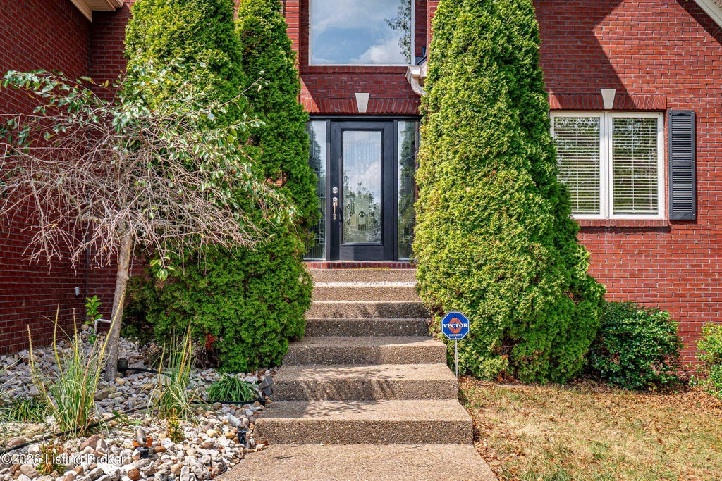 Photo of 12608 Razor Ct, Louisville, KY 40299 (MLS # 1728583)