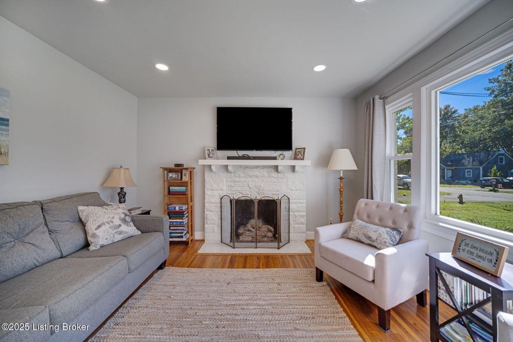 Photo of 4803 Westside Dr, Louisville, KY 40219 (MLS # 1701356)