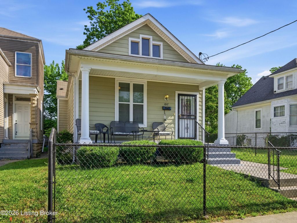 Photo of 1847 Date St, Louisville, KY 40210 (MLS # 1719194)