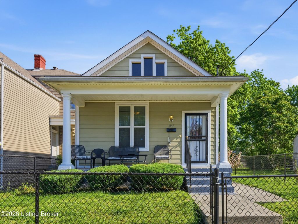 Photo of 1847 Date St, Louisville, KY 40210 (MLS # 1719194)