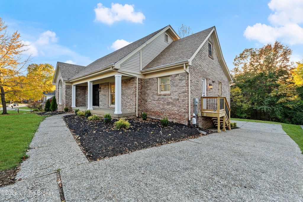 Photo of 508 Nickleby Way, Louisville, KY 40245 (MLS # 1708825)
